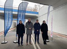 Przedstawiciele Ministerstwa Infrastruktury, PLK SA i władz samorządowych na otwarciu wiaduktu w Kobyłce, fot. Anna Znajewska-Pawluk