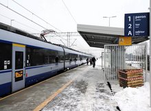 Przystanek Białystok Zielone Wzgórza - pociąg stoi przy nowym peronie, fot Tomasz Łotowski PKP Polskie Linie Kolejowe SA