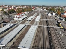 Stacja Ełk - widok z drona na perony fot Paweł Chamera PKP Polskie Linie Kolejowe SA