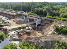 Klepacze widok z drona na budowę wiaduktu kolejowego fot Artur Lewandowski PKP Polskie Linie Kolejowe SA.