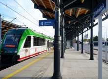 Białystok - pociąg przy peronie nr 4 fot Tomasz Łotowski PKP Polskie Linie Kolejowe SA