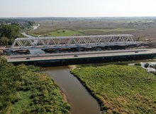 Most nad Narwią w Uhowie widok z drona. fot. Artur Lewandowski PKP Polskie Linie Kolejowe SA