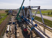 Budowa mostu nad Narwią w Uhowie widok powstającej konstrukcji fot Łukasz Bryłowski PKP Polskie Linie Kolejowe SA