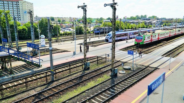 Stacja Białystok, pociągi przy peronach, fot. PKP Polskie Linie Kolejowe S.A