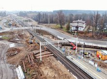 Ełk - budowa wiaduktu nad ul Kolejową pracują maszyny, fot. Damian Strzemkowski PKP Polskie Linie Kolejowe SA