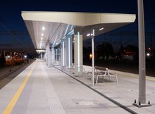 Nowy peron na stacji Ełk widok na wiatę dla pasażerów. fot. Szymon Grochowski PKP Polskie Linie Kolejowe SA