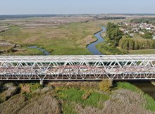 Most nad Narwią w Uhowie - widok z drona, fot. Artur Lewandowski PKP Polskie Linie Kolejowe S.A. (3)