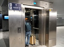 Winda w tunelu pod torami fot Tomasz Łotowski PKP Polskie Linie Kolejowe SA