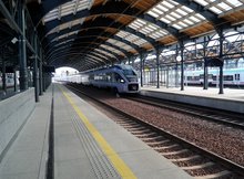 Białystok - wjeżdża pociąg fot Tomasz Łotowski PKP Polskie Linie Kolejowe SA