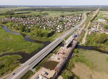 Budowa mostu nad Narwią w Uhowie widok z drona fot Łukasz Bryłowski PKP Polskie Linie Kolejowe SA