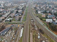 Zielonka, widok z drona, miejsce budowy wiaduktu kolejowego,  fot. A. Lewandowski, PKP Polskie Linie Kolejowe S.A.