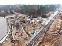 Przystanek Ełk Szyba Wschód - budowany wiadukt kolejowy pracują maszyny, fot. Damian Strzemkowski PKP Polskie Linie Kolejowe SA.